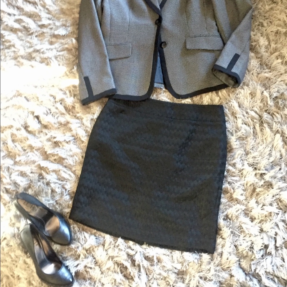 ! Loft mini  skirt😍